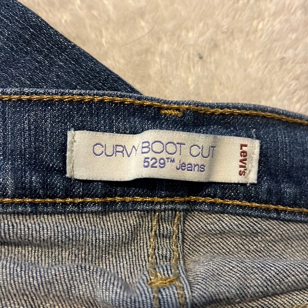 Woman’s Levi’s Curvy Bootcut Size 12M Med wash.